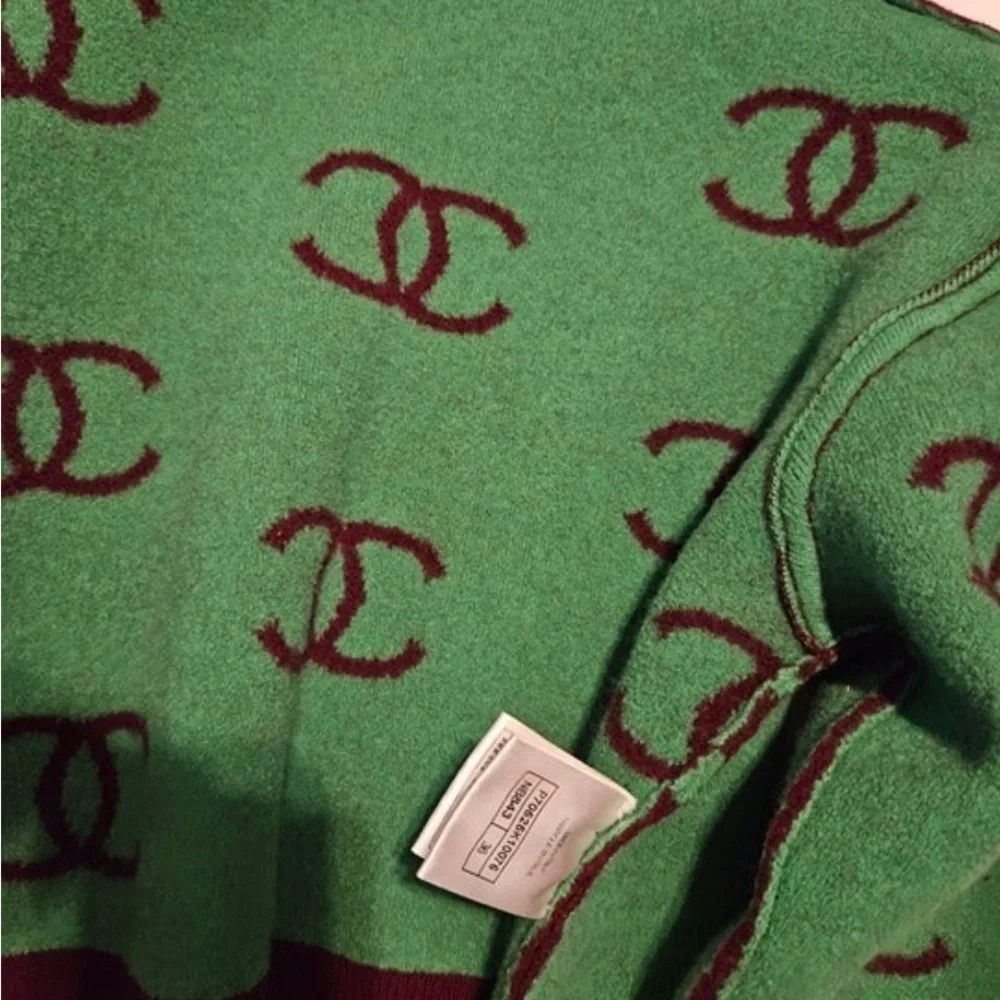 Authentic Chanel Sweater Rare - Picture 5 of 15